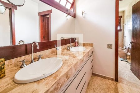 Casa à venda com 435m², 5 quartos e 5 vagasBanheiro da Suíte