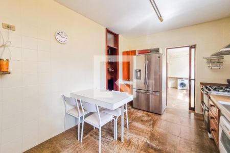 Casa à venda com 435m², 5 quartos e 5 vagasCozinha