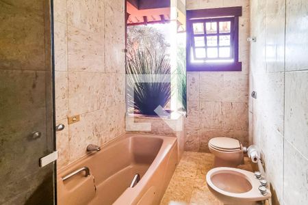 Casa à venda com 435m², 5 quartos e 5 vagasBanheiro da Suíte