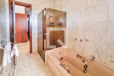 Casa à venda com 435m², 5 quartos e 5 vagasBanheiro da Suíte