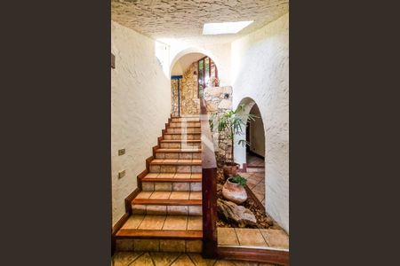 Casa à venda com 435m², 5 quartos e 5 vagasEscada