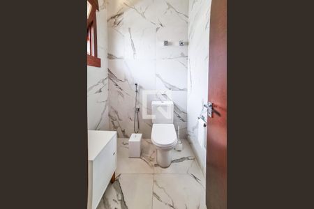 Casa à venda com 435m², 5 quartos e 5 vagasBanheiro Social