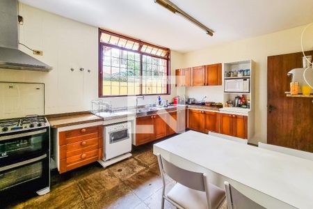 Casa à venda com 435m², 5 quartos e 5 vagasCozinha