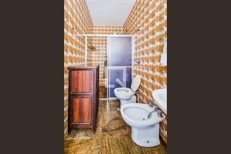 Casa à venda com 435m², 5 quartos e 5 vagasBanheiro de Serviço