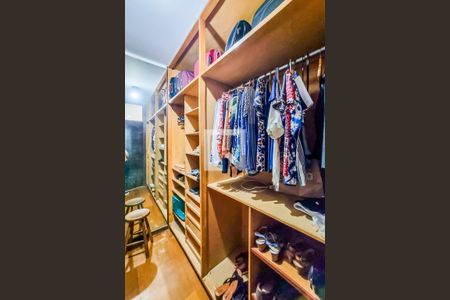 Casa à venda com 435m², 5 quartos e 5 vagasCloset