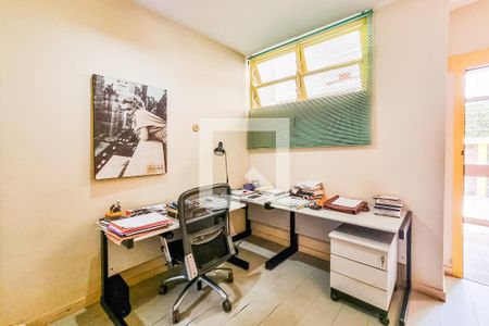 Casa à venda com 435m², 5 quartos e 5 vagasQuarto de Serviço