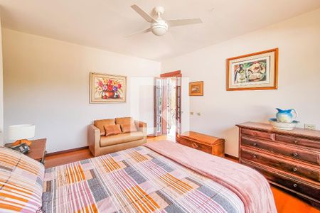 Casa à venda com 435m², 5 quartos e 5 vagasSuíte