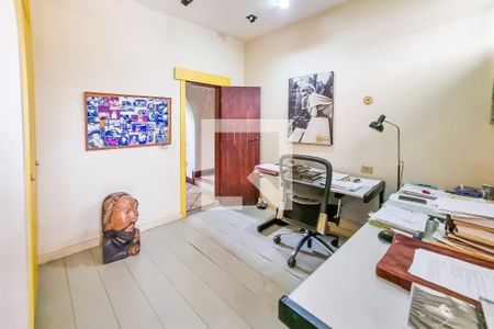 Casa à venda com 435m², 5 quartos e 5 vagasQuarto de Serviço