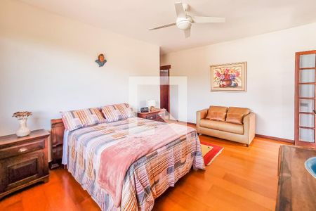 Casa à venda com 435m², 5 quartos e 5 vagasSuíte