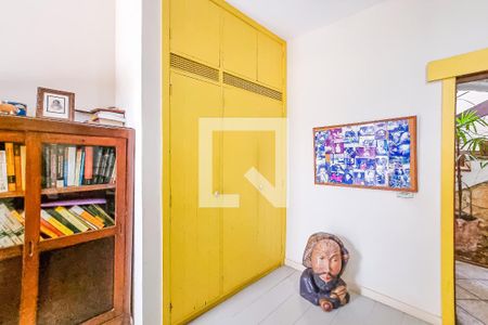 Casa à venda com 435m², 5 quartos e 5 vagasQuarto de Serviço