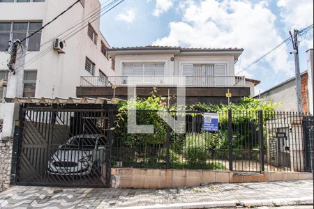 Casa para alugar com 525m², 7 quartos e 3 vagas Casa para alugar com 525m², 7 quartos e 3 vagasFachada