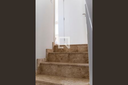 Apartamento à venda com 146m², 2 quartos e 2 vagasEscada