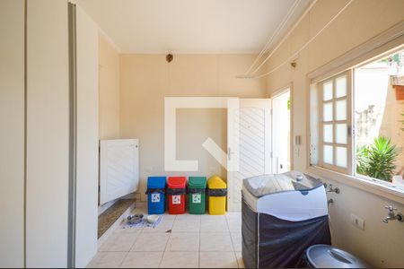 Casa à venda com 400m², 4 quartos e 9 vagas Casa à venda com 400m², 4 quartos e 9 vagasÁrea de Serviço