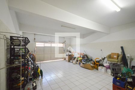 Casa à venda com 400m², 4 quartos e 9 vagas Casa à venda com 400m², 4 quartos e 9 vagasGaragem