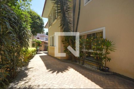 Casa à venda com 400m², 4 quartos e 9 vagas Casa à venda com 400m², 4 quartos e 9 vagasÁrea Externa