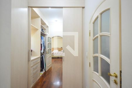 Casa à venda com 400m², 4 quartos e 9 vagas Casa à venda com 400m², 4 quartos e 9 vagasCloset da suíte 3