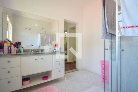 Casa à venda com 400m², 4 quartos e 9 vagas Casa à venda com 400m², 4 quartos e 9 vagasBanheiro da Suíte 2