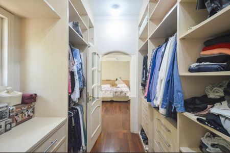 Casa à venda com 400m², 4 quartos e 9 vagas Casa à venda com 400m², 4 quartos e 9 vagasCloset da suíte 3