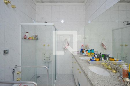 Casa à venda com 400m², 4 quartos e 9 vagas Casa à venda com 400m², 4 quartos e 9 vagasBanheiro da Suíte 3