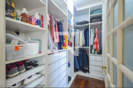 Casa à venda com 400m², 4 quartos e 9 vagas Casa à venda com 400m², 4 quartos e 9 vagasCloset da Suíte 1