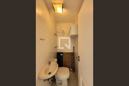 Apartamento à venda com 180m², 2 quartos e 3 vagas Apartamento à venda com 180m², 2 quartos e 3 vagasBanheiro de Serviço