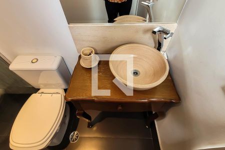 Apartamento à venda com 180m², 2 quartos e 3 vagas Apartamento à venda com 180m², 2 quartos e 3 vagasBanheiro Social