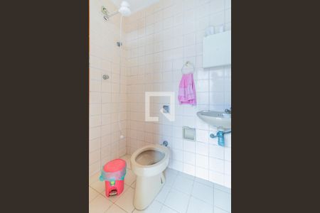 Casa à venda com 100m², 3 quartos e 2 vagasBanheiro de Serviço