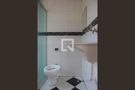 Banheiro de kitnet/studio para alugar com 1 quarto, 35m² em José Menino, Santos