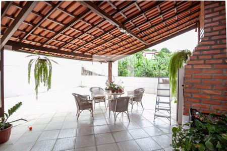 Casa à venda com 525m², 3 quartos e 3 vagasQuintal 