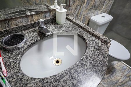 Casa à venda com 525m², 3 quartos e 3 vagasBanheiro social 