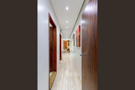 Casa à venda com 300m², 3 quartos e 5 vagasCorredor Quartos