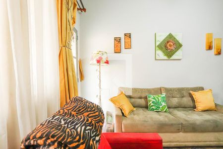Casa 1 - Sala de casa à venda com 5 quartos, 142m² em Vila Romero, São Paulo