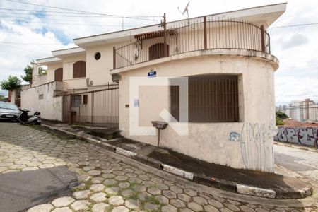 Casa à venda com 144m², 1 quarto e 3 vagas Casa à venda com 144m², 1 quarto e 3 vagasFachada