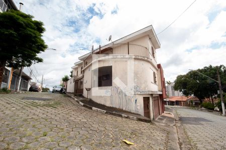 Casa à venda com 144m², 1 quarto e 3 vagas Casa à venda com 144m², 1 quarto e 3 vagasFachada