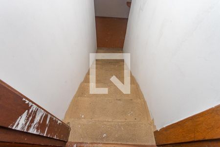 Casa à venda com 200m², 3 quartos e sem vagaEscada quarto 3 