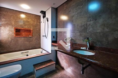 Apartamento à venda com 300m², 4 quartos e 2 vagasBanheiro