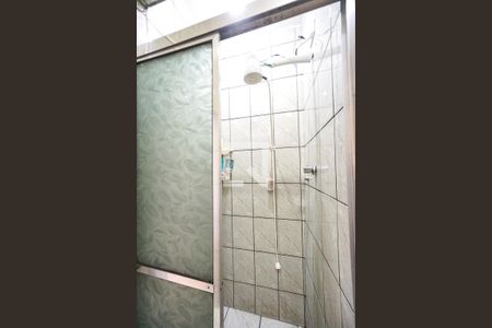 Casa de condomínio à venda com 302m², 5 quartos e sem vaga Casa de condomínio à venda com 302m², 5 quartos e sem vagaChuveiro