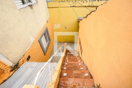 Casa de condomínio à venda com 302m², 5 quartos e sem vaga Casa de condomínio à venda com 302m², 5 quartos e sem vagaEscada