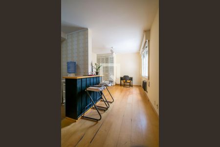 Sala de kitnet/studio para alugar com 1 quarto, 33m² em Menino Deus, Porto Alegre