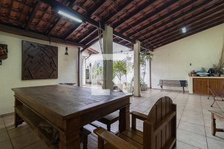 Casa à venda com 320m², 4 quartos e 3 vagasQuintal Coberto
