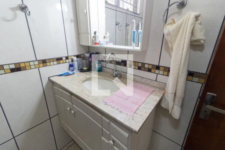 Casa à venda com 320m², 4 quartos e 3 vagasBanheiro 2