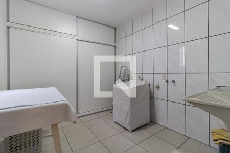 Casa à venda com 320m², 4 quartos e 3 vagasLavanderia