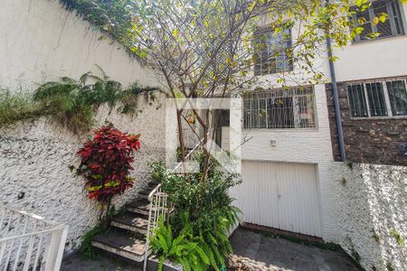 Casa para alugar com 190m², 3 quartos e 3 vagas Casa para alugar com 190m², 3 quartos e 3 vagasFachada