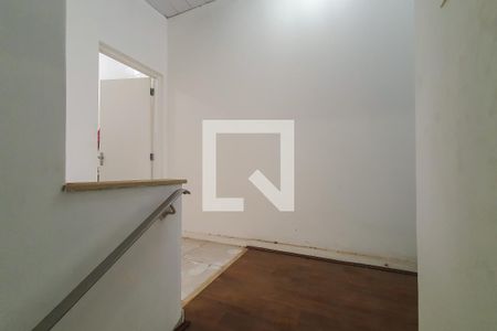 Casa para alugar com 190m², 3 quartos e 3 vagas Casa para alugar com 190m², 3 quartos e 3 vagasEscada