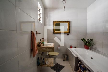 Casa à venda com 130m², 2 quartos e 2 vagasBanheiro Corredor