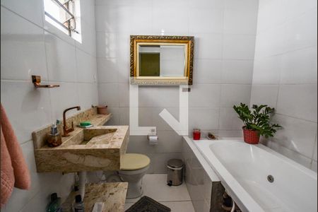 Casa à venda com 130m², 2 quartos e 2 vagasBanheiro Corredor