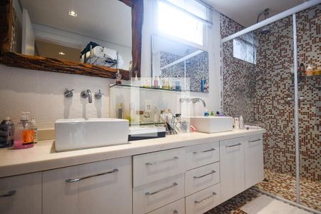 Apartamento para alugar com 220m², 5 quartos e 4 vagasBanheiro suíte 4