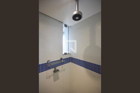 Apartamento para alugar com 220m², 5 quartos e 4 vagasChuveiro do banheiro da suíte 2