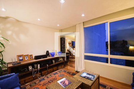 Sala de tv de apartamento para alugar com 5 quartos, 220m² em Paraíso do Morumbi, São Paulo