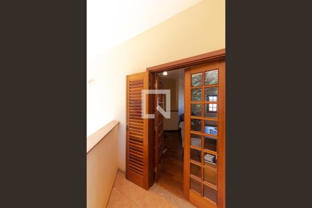 Casa para alugar com 464m², 6 quartos e 2 vagas Casa para alugar com 464m², 6 quartos e 2 vagasSacada do Hall íntimo